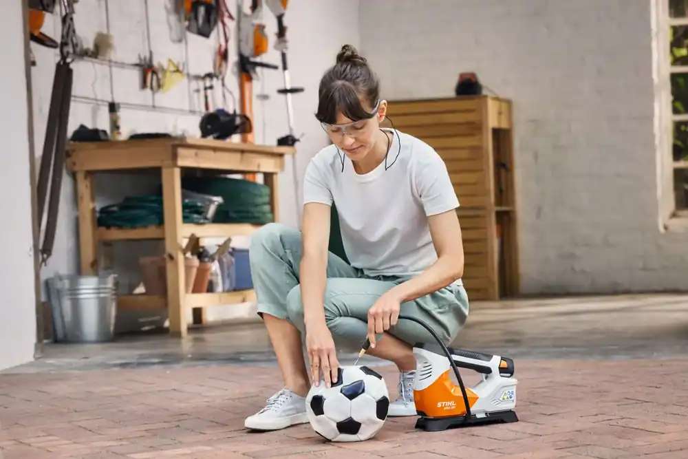 STIHL Akku-Kompressor Set KOA 20, mit Akku AS 2 und Ladegerät AL 1 Abverkauf