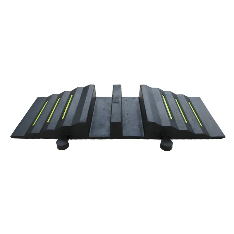 MORION Schlauchbrücke, schwarz, mit gelben Reflexstreifen, 855 x 300 x 85 mm Sonderaktion