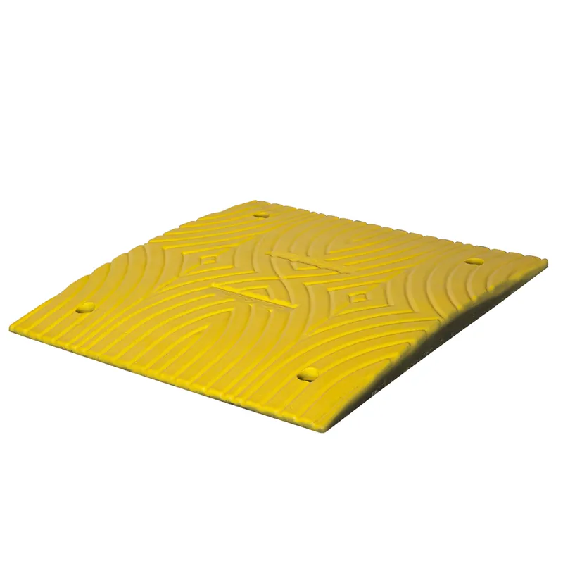 Markenprodukt TOPSTOP Fahrbahnschwellen aus Recycling